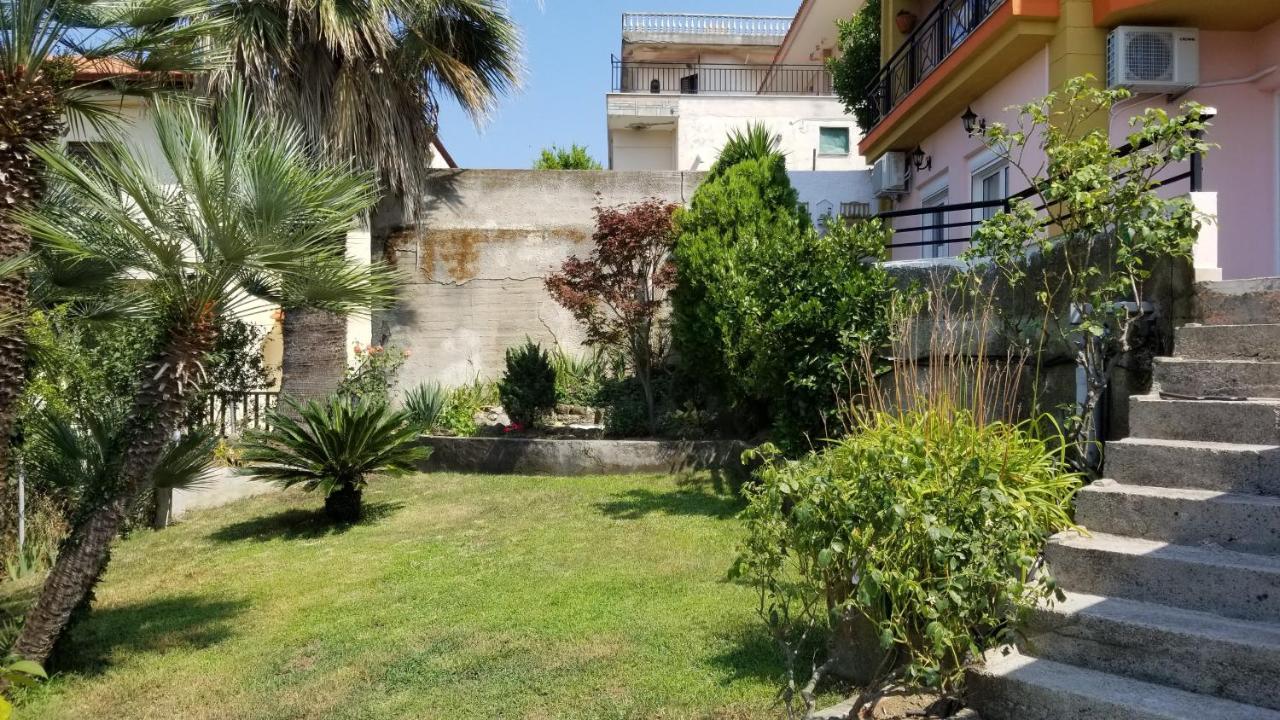 Michael'S Apartment'S Nea Roda Exterior foto
